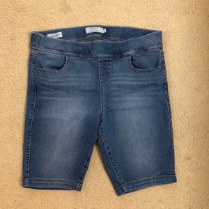 Torrid Light Wash Denim Bermuda Lean Jean Shorts